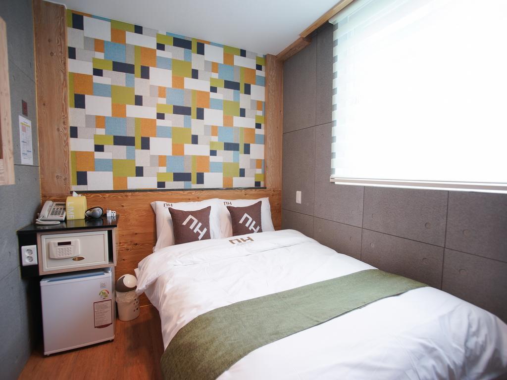 D.H Sinchon Guesthouse Сеул Экстерьер фото