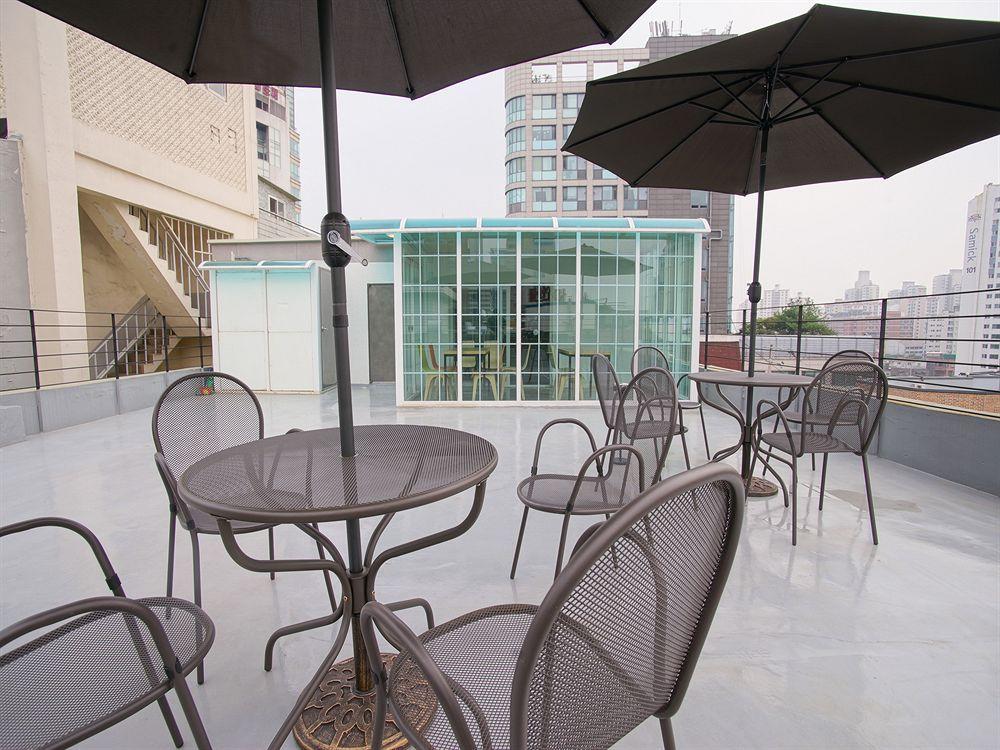 D.H Sinchon Guesthouse Сеул Экстерьер фото