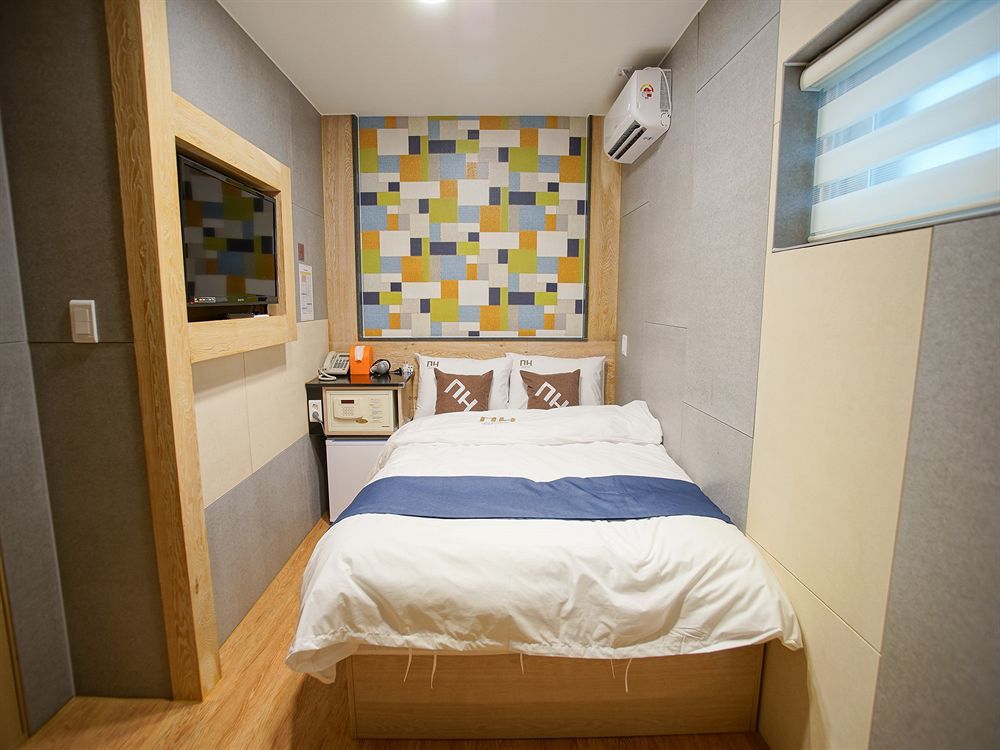 D.H Sinchon Guesthouse Сеул Экстерьер фото