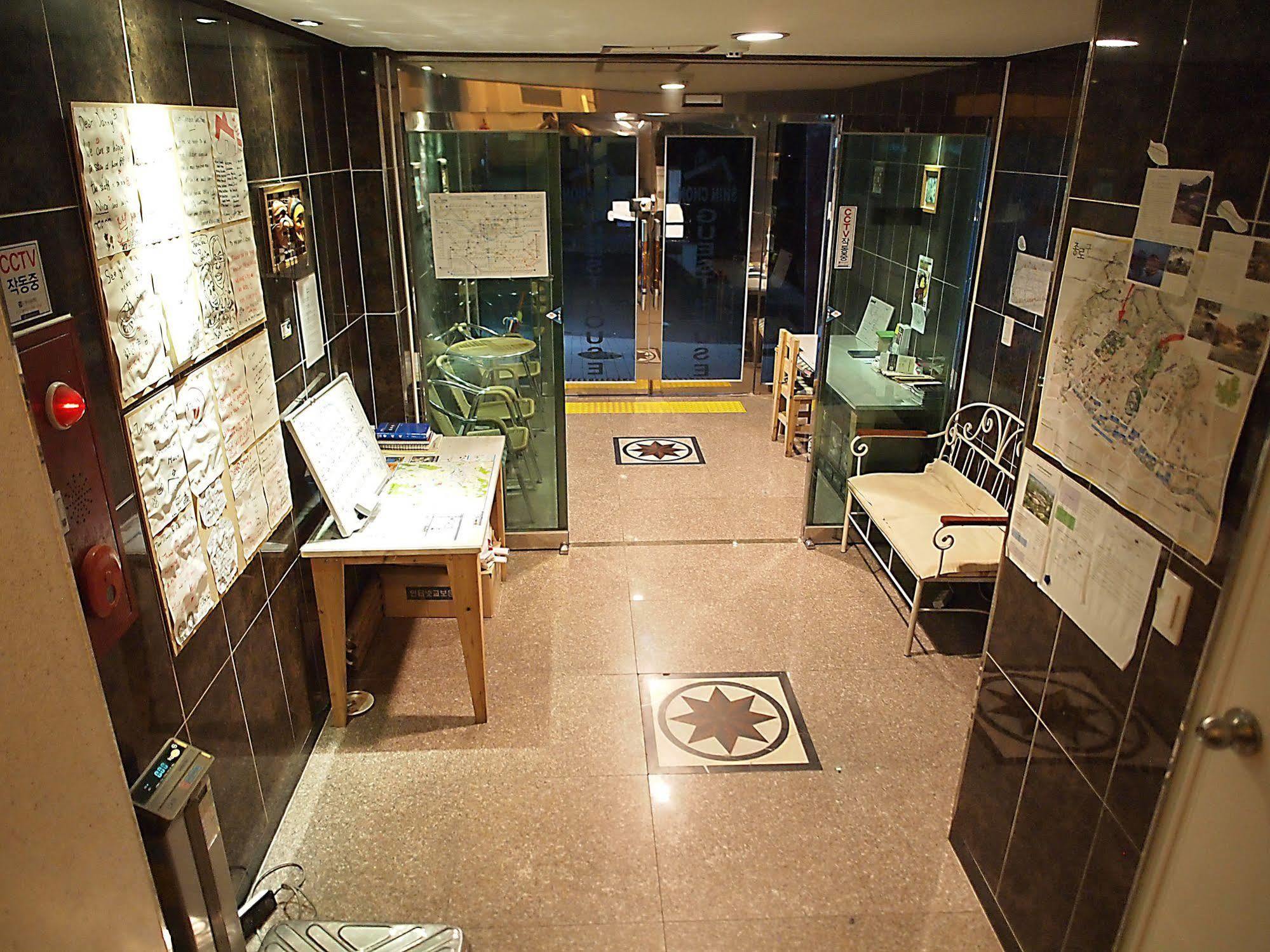 D.H Sinchon Guesthouse Сеул Экстерьер фото